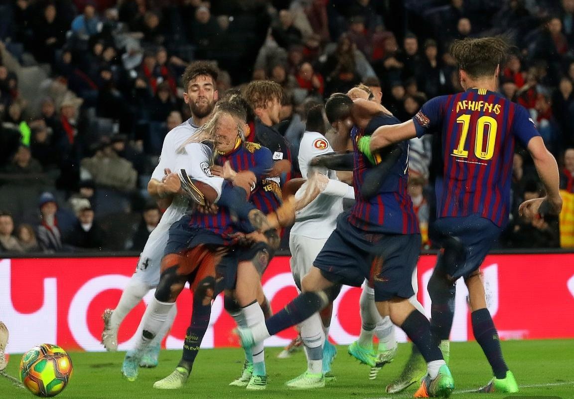 巴萨对阵昂热：法甲焦点战解析与积分榜影响(图3)